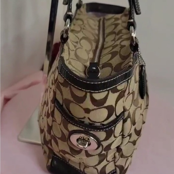 EUC Coach Monogram Shoulder bag - Picture 3 of 10